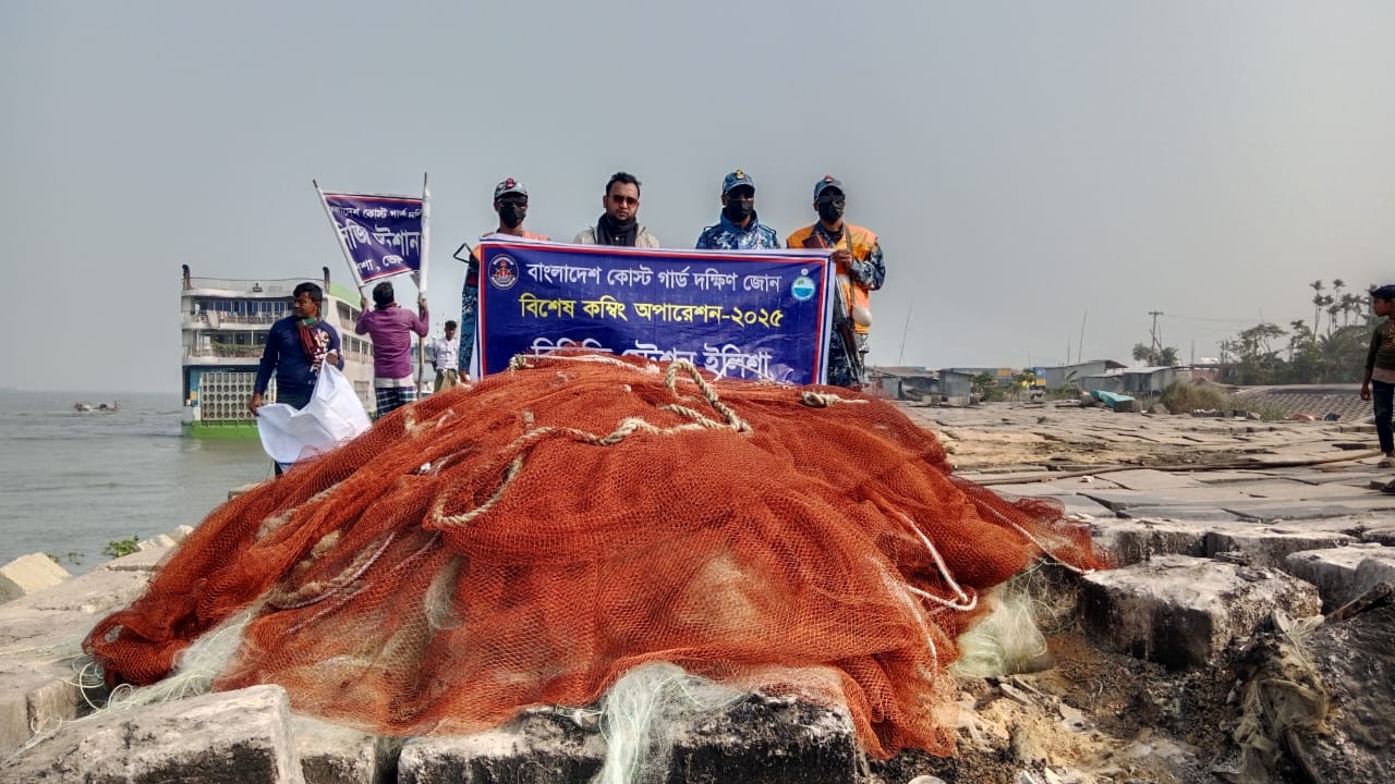 ভোলা সদর ও দৌলতখানের নদী থেকে বিপুল পরিমান অবৈধ জাল জব্দ