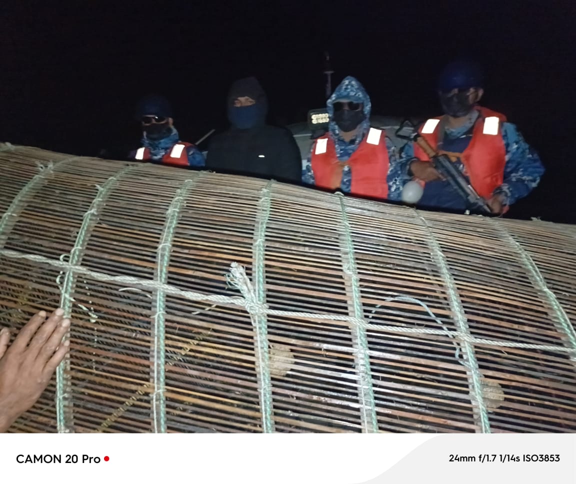 ভোলা’র মনপুরায় সারে ৩ টন পাঙ্গাসের পোনাসহ অবৈধ জাল ও চাই জব্দ