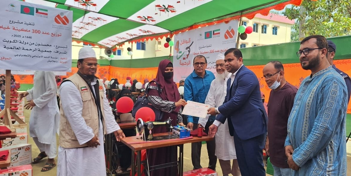 ভোলায় ৬০ নারী পেলেন আনাস বিন মালেক (রাঃ) ইসলামিক কমপ্লেক্সের সেলাই মেশিন