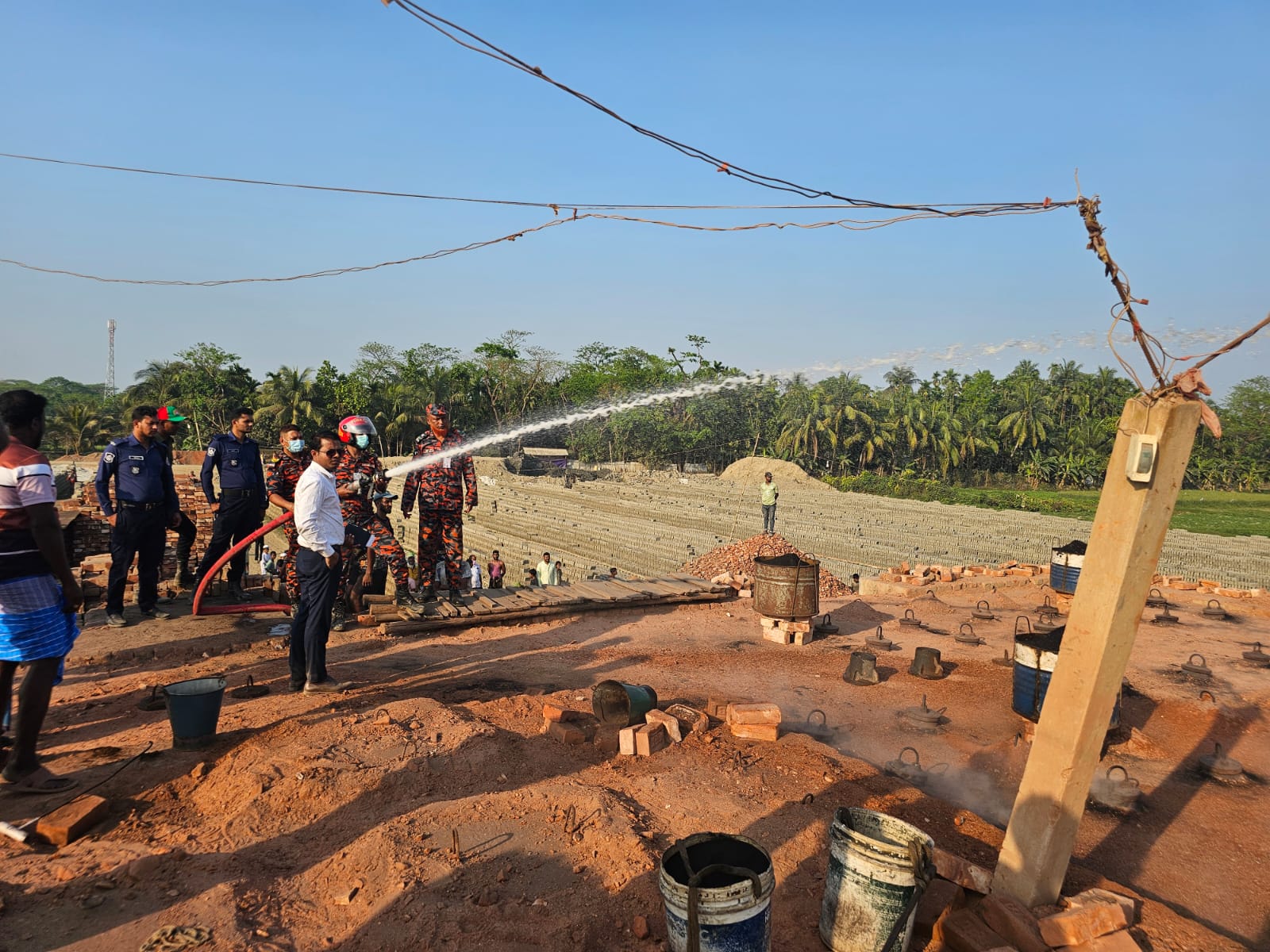ভোলা’র বোরহানউদ্দিনে অবৈধ ইটভাটা এম বি বি ব্রিকসকে ১লক্ষ টাকা জরিমানাসহ বন্ধ করে দিলেন এসিল্যান্ড