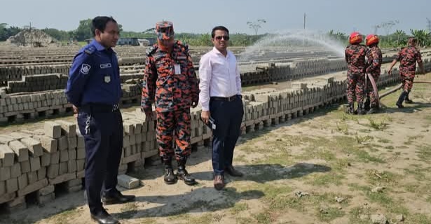 ভোলা’র বোরহানউদ্দিনে অবৈধ ইটভাটা এম বি আই ব্রিকসকে ১লক্ষ টাকা জরিমানাসহ ধংস করেন এসিল্যান্ড