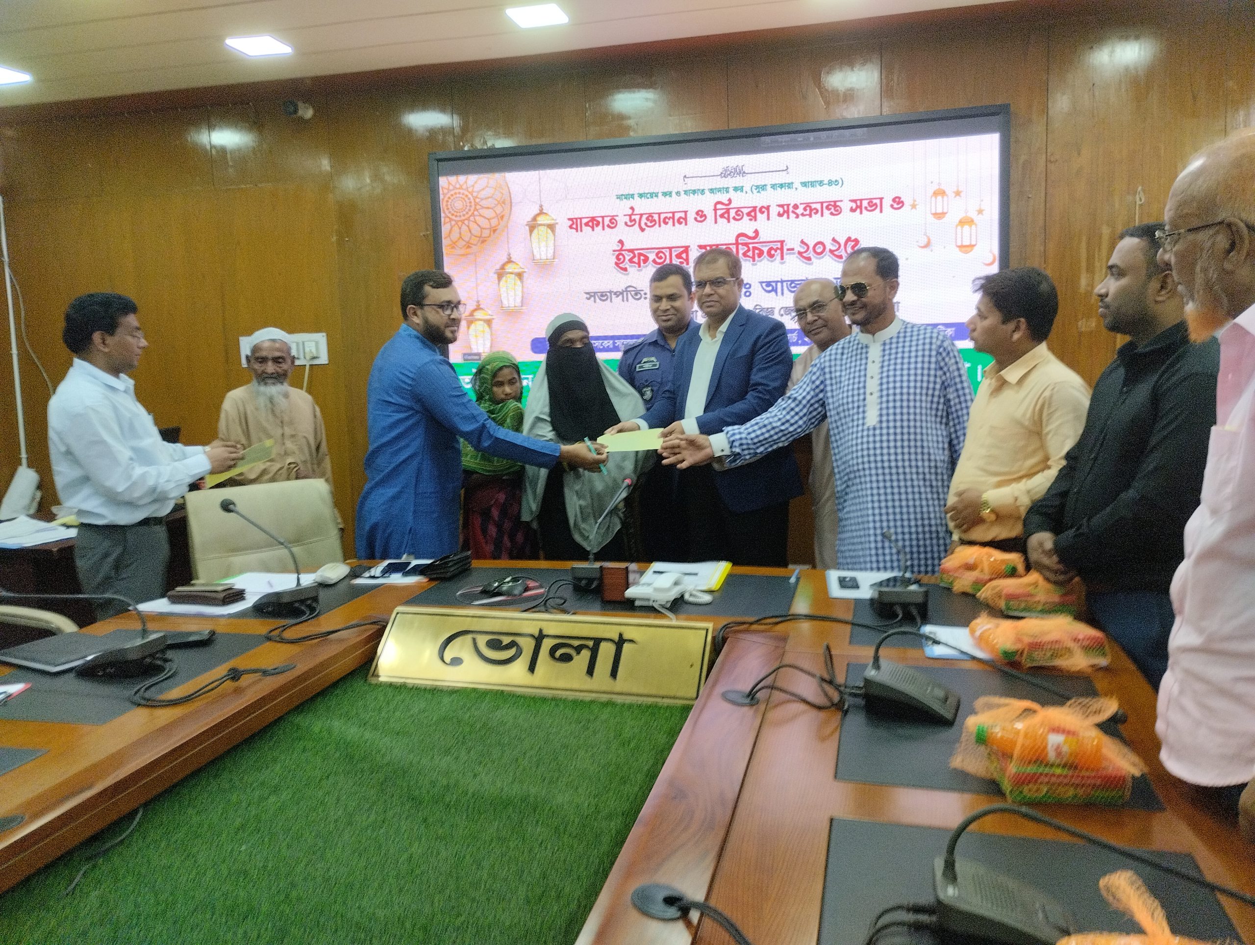 ভোলায় ইসলামিক ফাউন্ডেশনের যাকাত বিতরণ