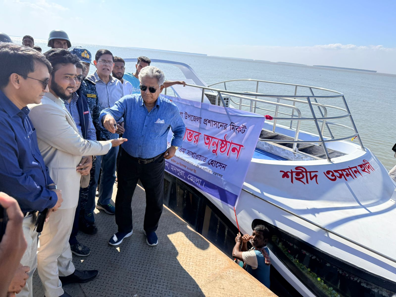 ভোলার মনপুরায় জরুরি স্বাস্থ্যসেবার জন্য ওয়াটার অ্যাম্বুলেন্স দিলেন নৌপরিবহন উপদেষ্টা