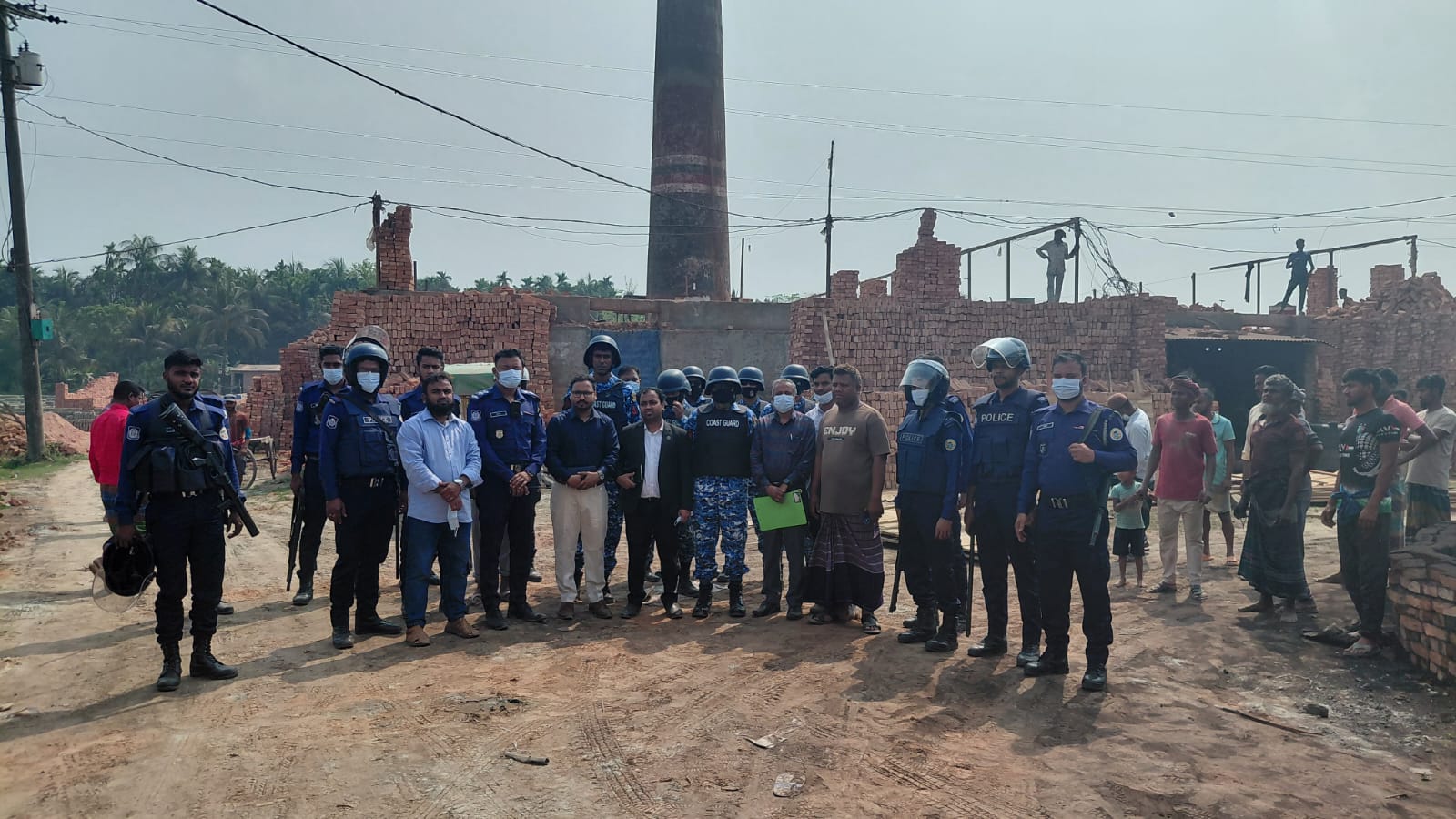 ভোলায় অবৈধ ইটভাটা রিয়াদ ব্রিকস ও ভোলা ব্রিকসকে ২ লক্ষাধিক টাকা অর্থদন্ড দিলেন মোবাইল কোর্ট