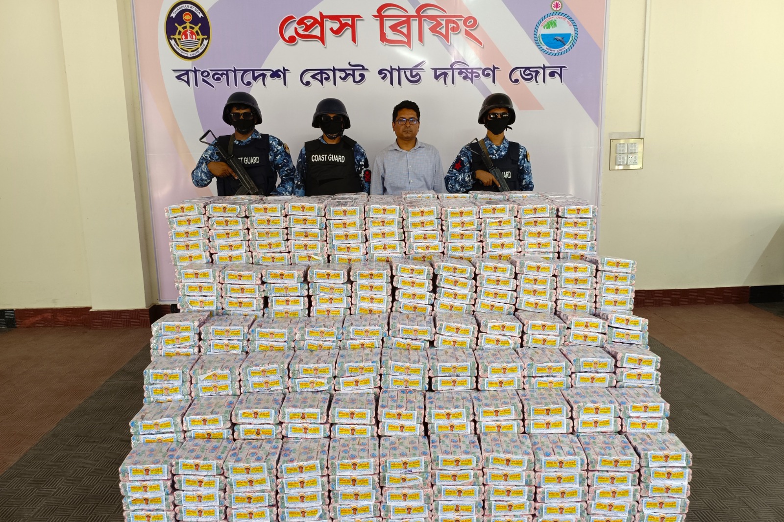 ভোলায় বিপুল পরিমান নকল বিড়ি জব্দ করলো কোস্টগার্ড